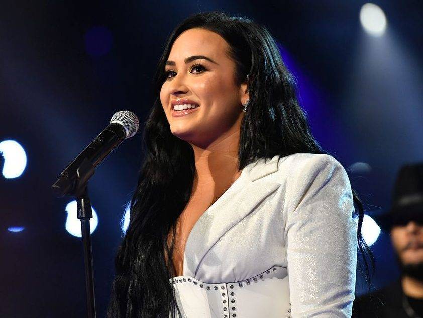 Sexually fluid Demi Lovato recalls beautiful moment she came out to parents - torontosun.com