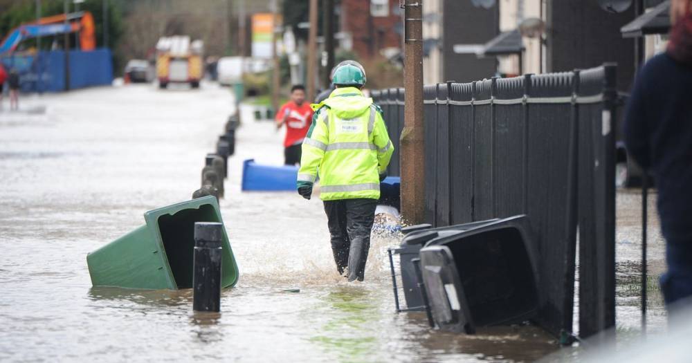 Bury residents braced for more heavy rain and wind after flooding hits the town - www.manchestereveningnews.co.uk