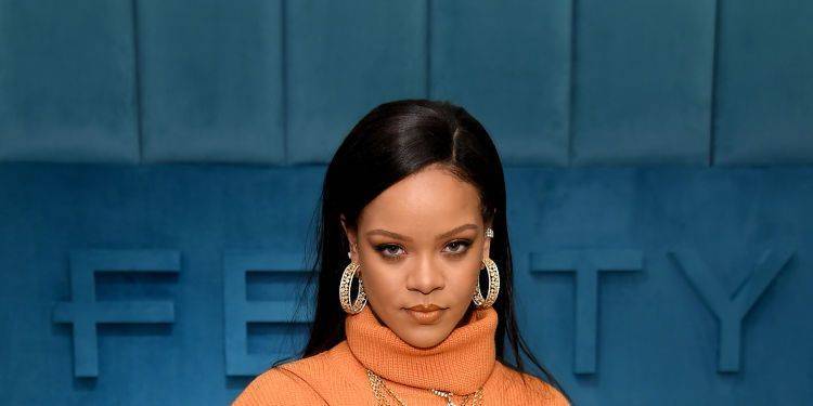 Newly Single Rihanna Already Has Valentine's Day Plans - www.elle.com - New York