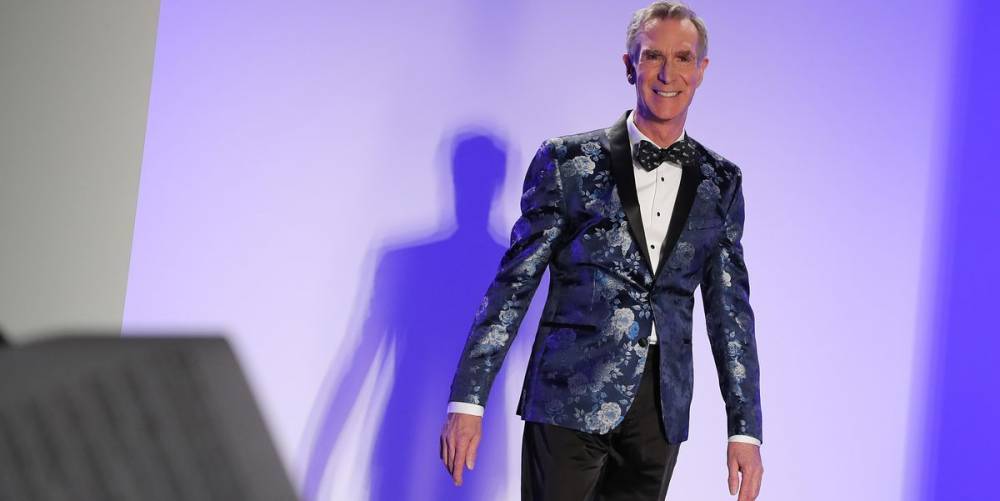 See Bill Nye Walking New York Fashion Week to a Lizzo Song - www.elle.com - New York