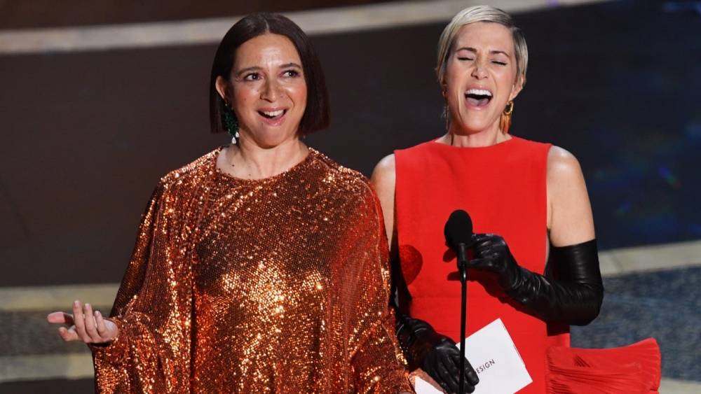 Maya Rudolph and Kristen Wiig Get an Epic Reaction Shot From Billie Eilish While Presenting at Oscars - www.etonline.com