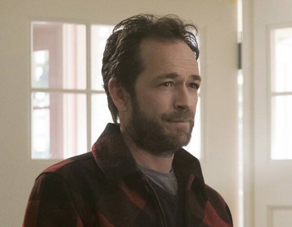 Fans Outraged as Luke Perry Isn't Included in 2020 Oscars In Memoriam - www.eonline.com - Hollywood