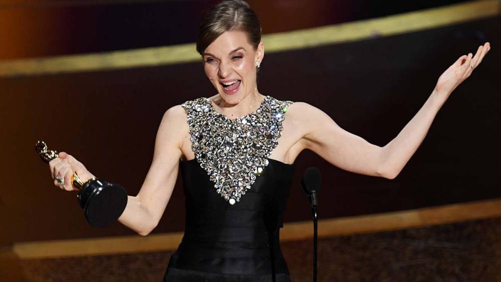 Oscars: 'Joker's' Hildur Gudnadóttir Becomes First Woman to Win Best Original Score - www.hollywoodreporter.com - Iceland