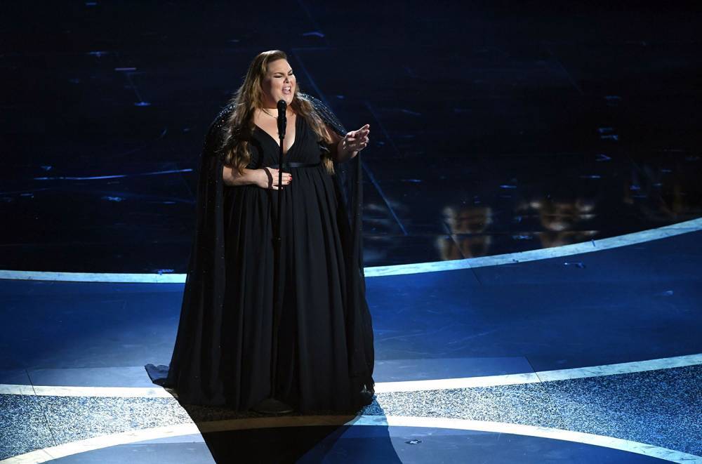 Chrissy Metz Delivers Moving Rendition of 'Breakthrough' Song 'I'm Standing With You' at 2020 Oscars - www.billboard.com