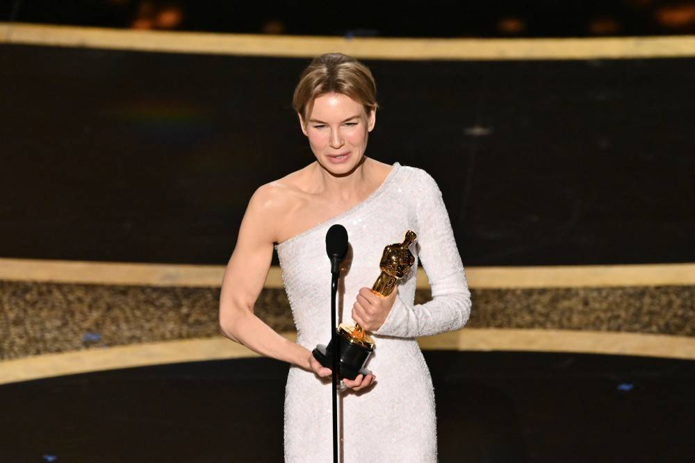 Oscars’ Best Actress Renée Zellweger Pays Tribute To Judy Garland Among “Heroes Who Unite And Define Us” - deadline.com - Chicago - county Garland