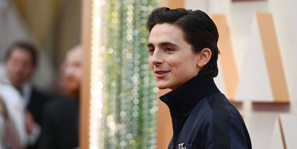 Timothée Chalamet Photobombed Margot Robbie at the Oscars and It Was Perfectly Adorable - www.cosmopolitan.com