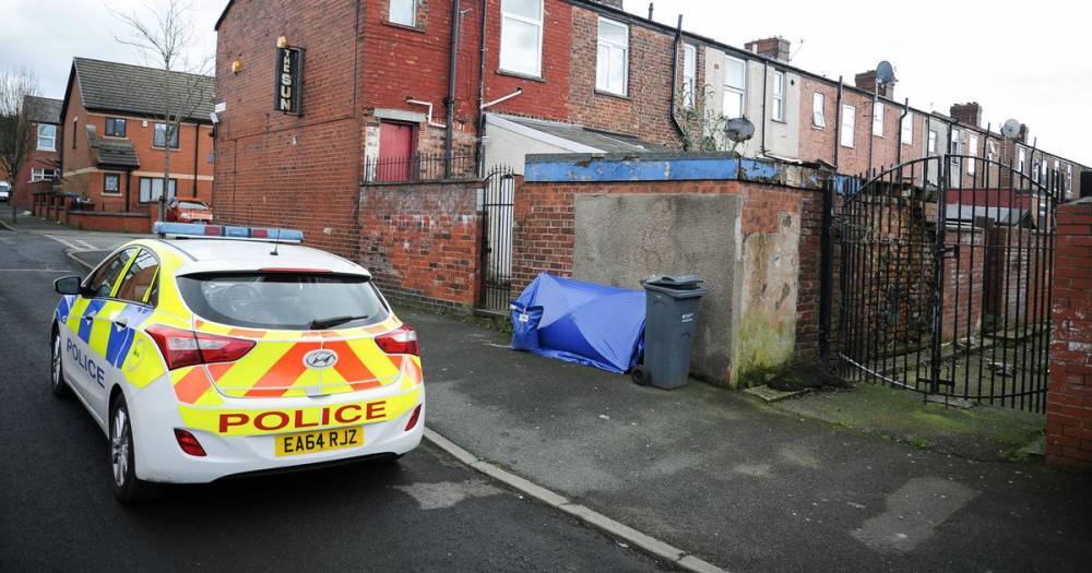 Man bailed following fight in Openshaw which left two people in hospital - www.manchestereveningnews.co.uk - Manchester