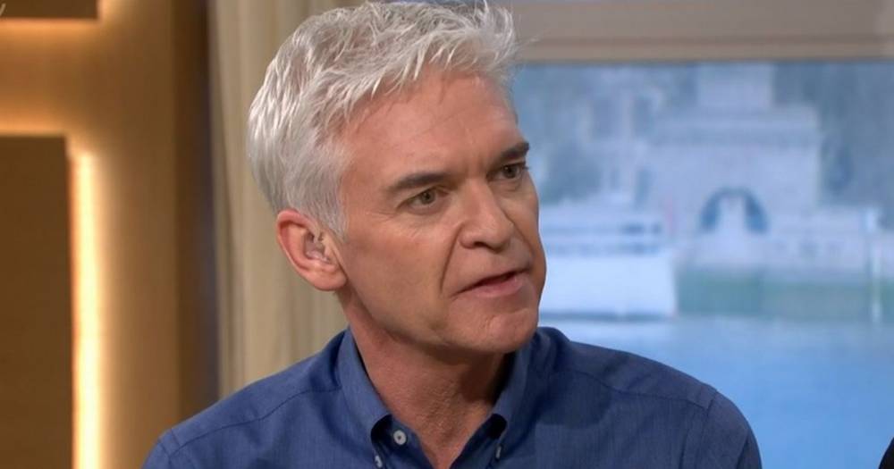 Phillip Schofield returns to This Morning wearing wedding ring after coming out as gay - www.manchestereveningnews.co.uk