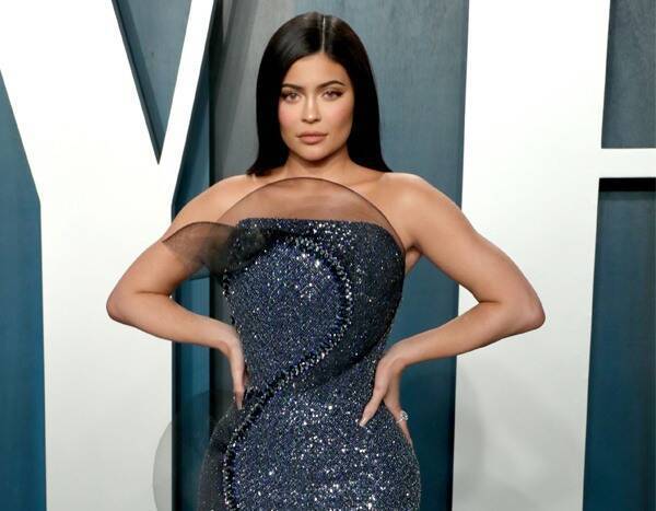 Kylie Jenner Couldn’t Sit In Her Oscars Dress—But It Was Totally Worth It - www.eonline.com