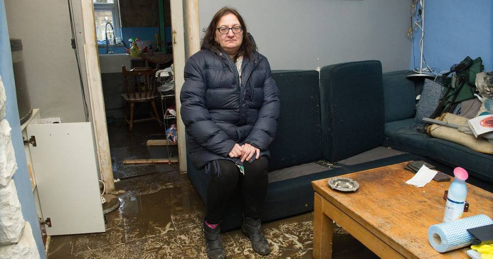 'How can we live here like this?': Inside the flooded homes wrecked by Storm Ciara as devastated residents start clean-up - www.manchestereveningnews.co.uk