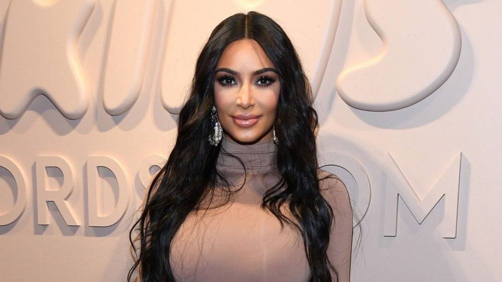 Kim Kardashian Shows Off New Hair Color: 'Kylie and Khloe Thought They Were Gonna Beat Me' - www.etonline.com