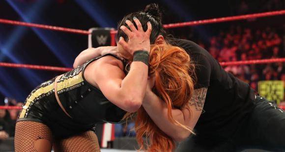 WWE Raw: Shayna Baszler gets a 'piece' of Becky Lynch; attacks the champ by biting on her neck like a vampire - www.pinkvilla.com