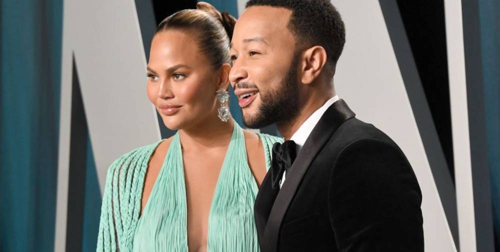 Chrissy Teigen Wore a Mint Dress With a Thigh-High Leg Slit to the Oscars After-Party - www.marieclaire.com