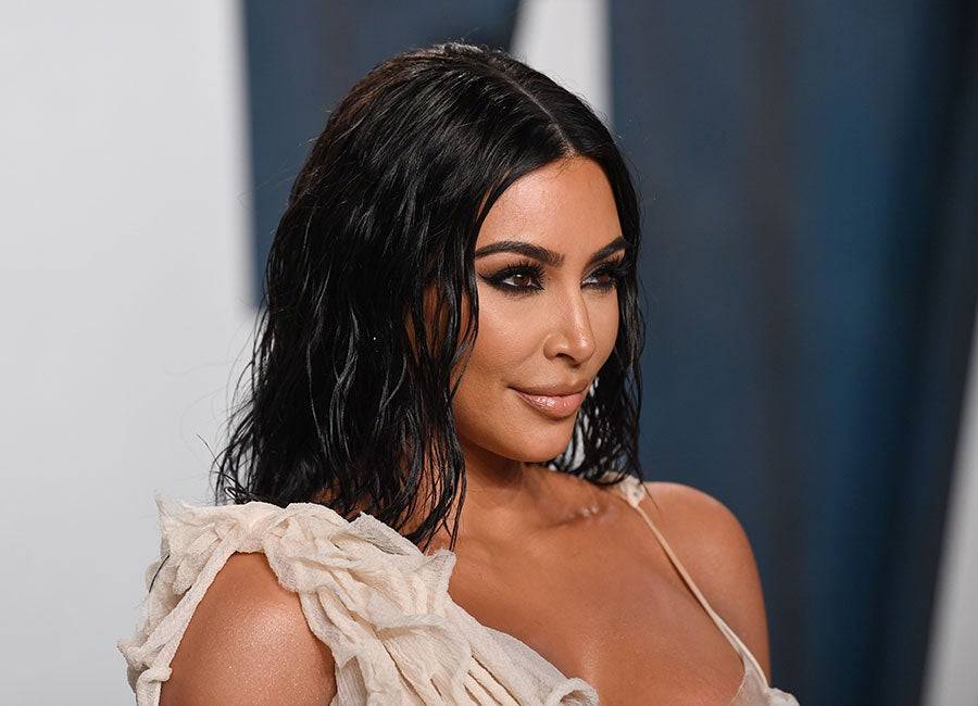 Kylie Jenner claims Kim Kardashian’s new blonde hair is a wig - evoke.ie
