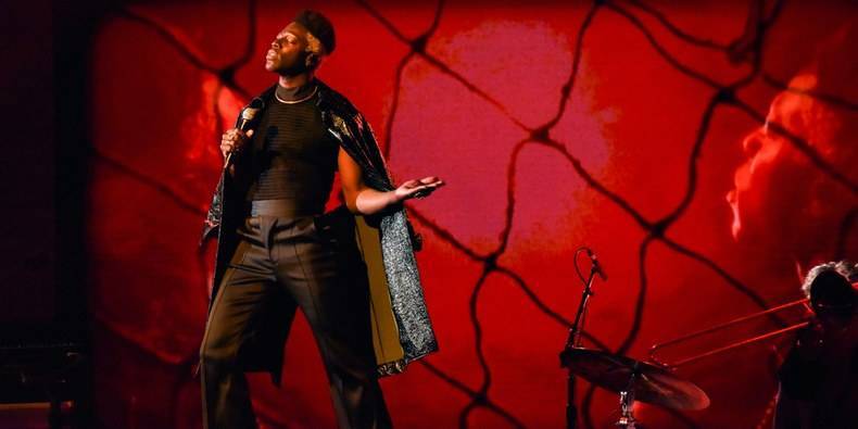 Watch Moses Sumney Perform “Cut Me” on Colbert - pitchfork.com
