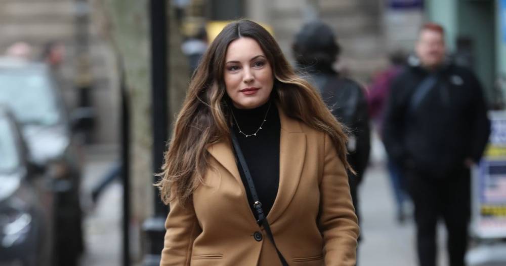 Kelly Brook left ’terrified’ as she catches thieves burgling her £3million home - www.ok.co.uk