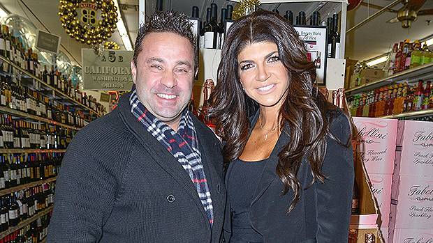 ‘RHONJ’: Teresa Giudice Believes Joe Cheated On Her After She Finds His 2nd Cell Phone — Watch - hollywoodlife.com