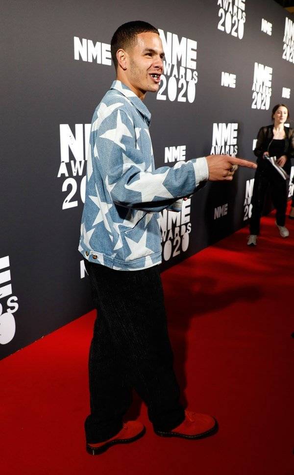 Rapper Slowthai confronts fan at NME Awards - www.breakingnews.ie