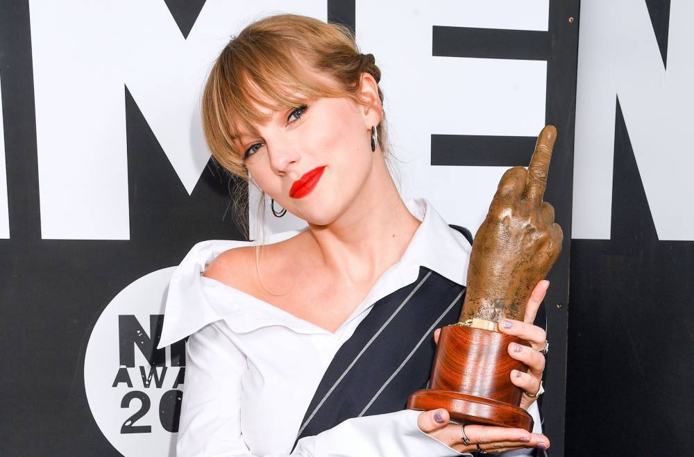 Taylor Swift Makes Surprise Appearance At NME Awards To Accept Middle-Finger Award - etcanada.com