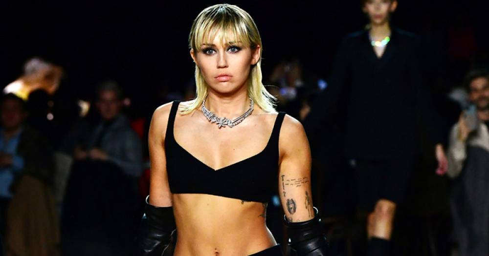 Miley Cyrus Makes Surprise Runway Appearance at Marc Jacobs' New York Fashion Week Show - flipboard.com - New York