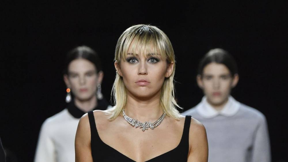 Miley Cyrus Brought Her Mullet And 'Cattitude' To The Marc Jacobs Runway - www.mtv.com - New York