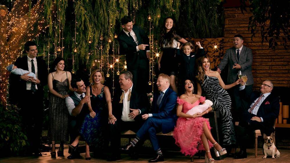 'Modern Family' cast shares emotional photos from reading the final episode's script - flipboard.com