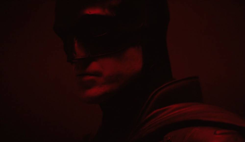 Robert Pattinson Dons ‘The Batman’s Cape And Cowl In First Look From New Film - etcanada.com