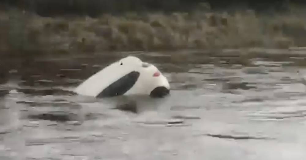 Police probe launched after car spotted floating down River Leven - www.dailyrecord.co.uk
