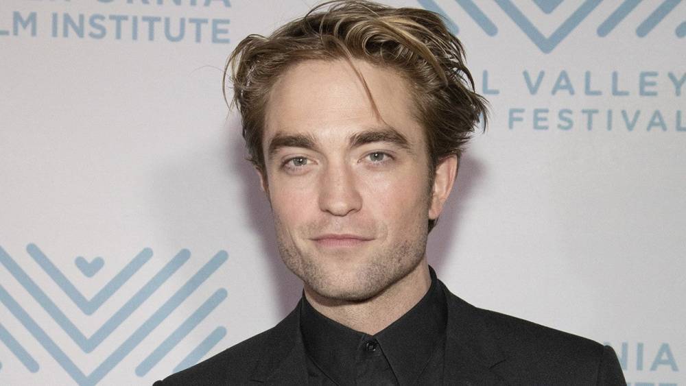 Robert Pattinson Dons 'The Batman's Cape and Cowl in First Look From New Film - www.etonline.com