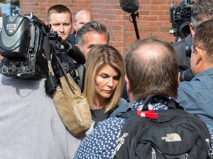 PITY PARTY: Lori Loughlin planning pre-prison bash if convicted in bribery scandal - torontosun.com