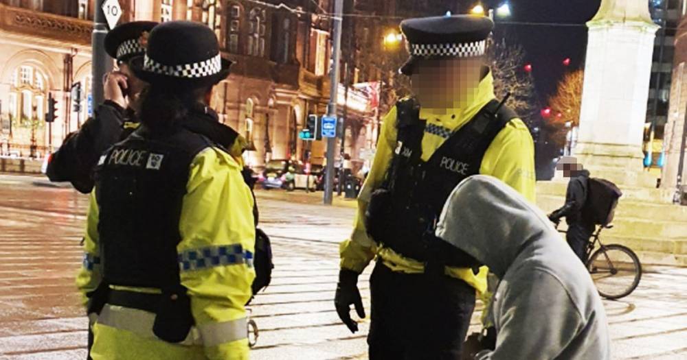 Man spotted trying to flog bags of white powder in city centre had absolutely awful explanation - www.manchestereveningnews.co.uk - Manchester