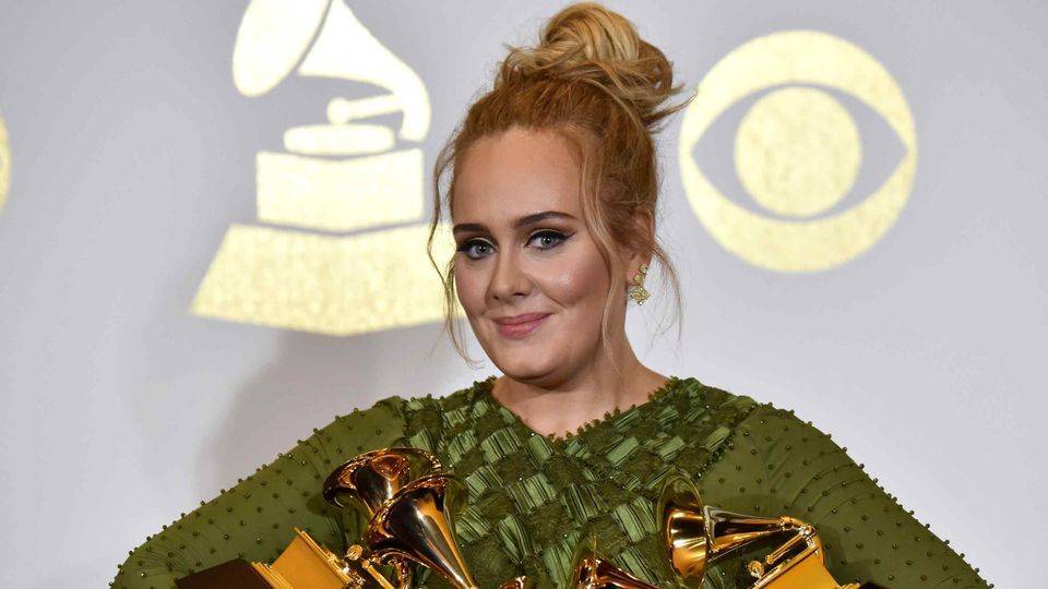 Adele reveals date for her FOURTH album at a friend's wedding party | Entertainment - heatworld.com