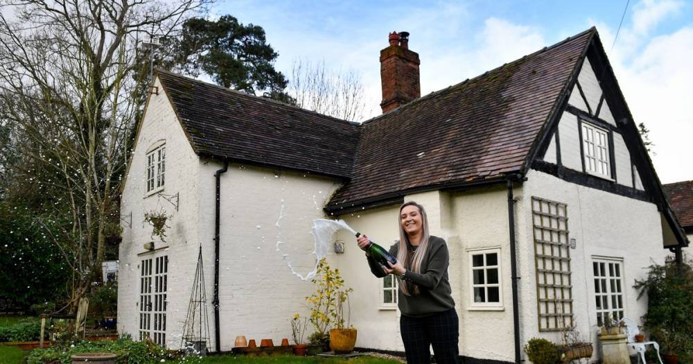 Woman, 23, wins £500,000 farmhouse with £2 raffle ticket - www.manchestereveningnews.co.uk