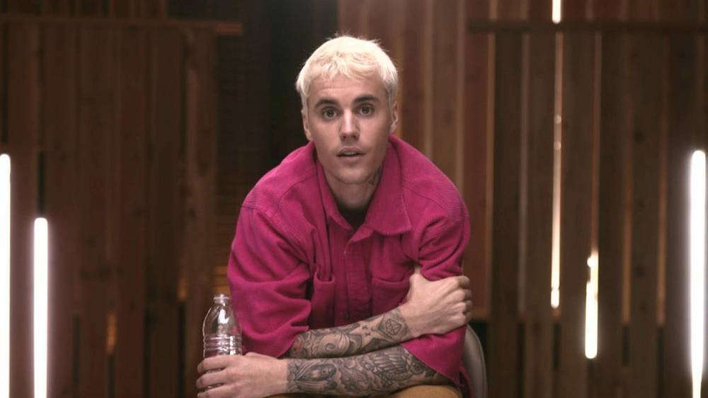 Justin Bieber Opens Up About Crying Paparazzi Photos and Managing His Mental Health - www.etonline.com - New York
