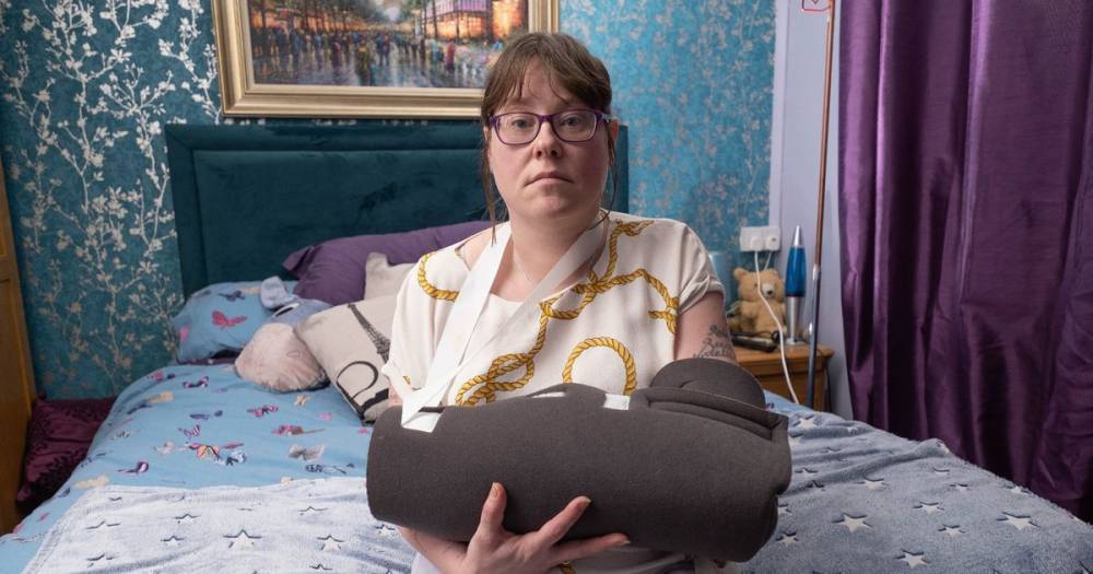 Mum-of-three feared she would die after arm was trapped under bed for 13 hours - www.dailyrecord.co.uk
