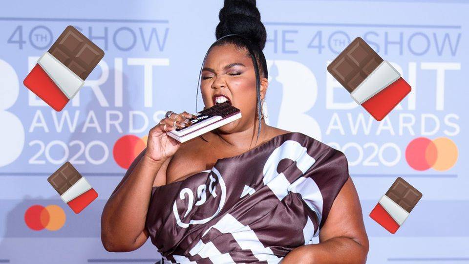 Lizzo rocks up to the BRITs 2020 dressed as an actual Hershey's chocolate bar - heatworld.com
