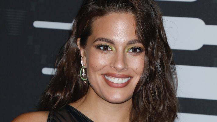 Ashley Graham’s First Nude Post-Pregnancy Selfie Is Pure Unfiltered Goodness - stylecaster.com