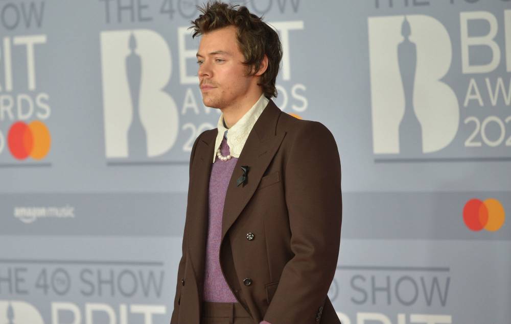 BRIT Awards: Harry Styles wears black ribbon in tribute to Caroline Flack - www.nme.com