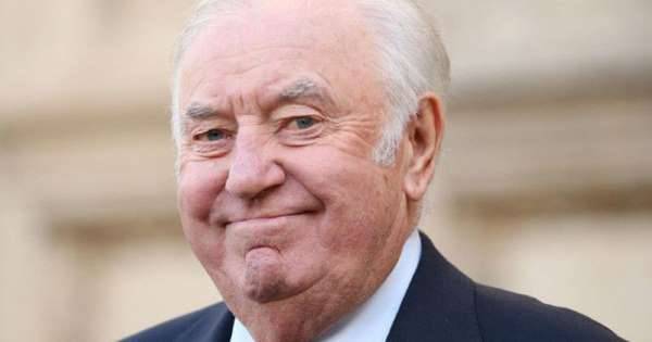 Jimmy Tarbuck has been diagnosed with cancer - www.msn.com - Britain