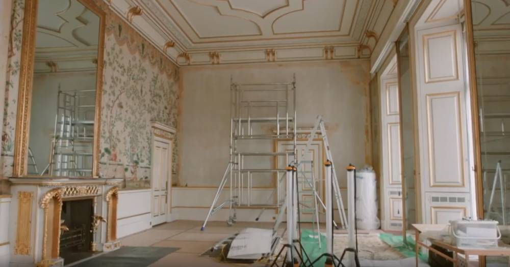 Inside Buckingham Palace's £369m refurbishment as wallpaper is painstakingly removed by hand in the East Wing - www.ok.co.uk