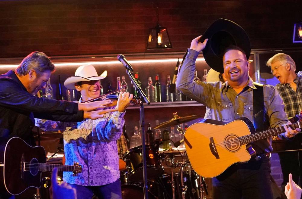 'Bar' Raised Even Higher: Garth Brooks Is First Artist With Country Airplay Top 10s in Four Straight Decades - www.billboard.com