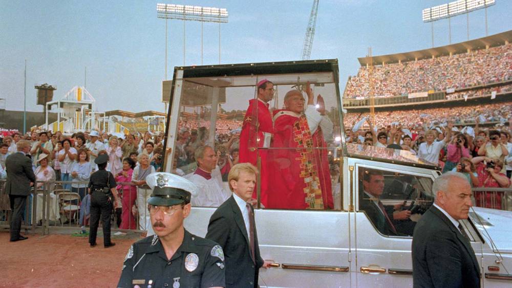 Hollywood Flashback: The Pope Came to L.A. and Warned of "Evil" in 1987 - www.hollywoodreporter.com