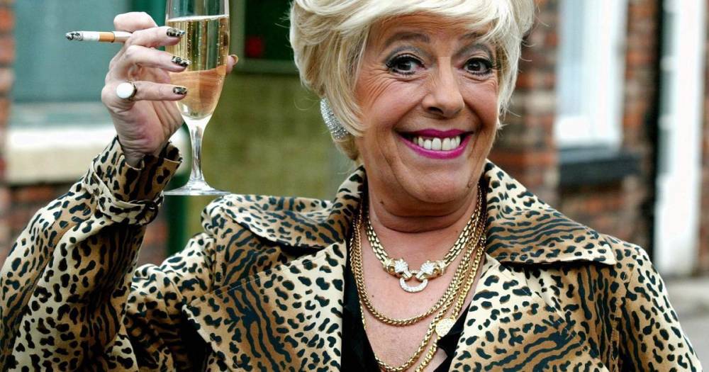 Coronation Street boss tempted to bring back legendary landlady Bet Lynch - www.manchestereveningnews.co.uk