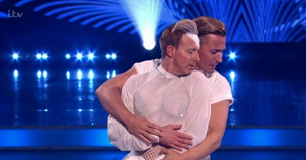 Dancing On Ice viewers were distracted from H and Matt's romantic routine by outfit 'blunder' - www.manchestereveningnews.co.uk