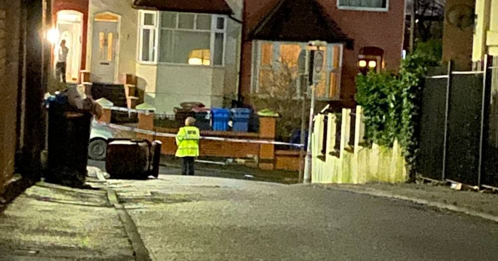 Police respond to reports of gunshots being fired at a house in Salford - www.manchestereveningnews.co.uk - Manchester
