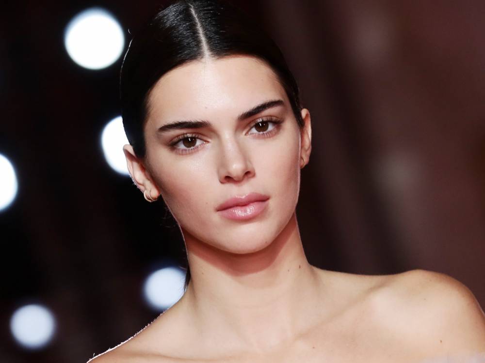 Kendall Jenner poses topless on magazine cover created by banana artist - torontosun.com