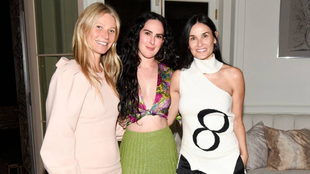 Kate Hudson - Erin Foster - Keanu Reeves - Rachel Zoe - Gwyneth Paltrow - Alexandra Grant - Gwyneth Paltrow Hosts Makeup-Free Dinner Party With Demi Moore, Kate Hudson and More - etonline.com