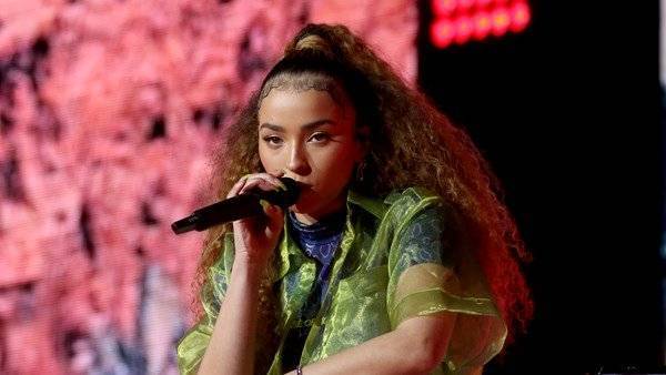 Ella Eyre on delaying her grief after her father’s death: I got so anxious - www.breakingnews.ie