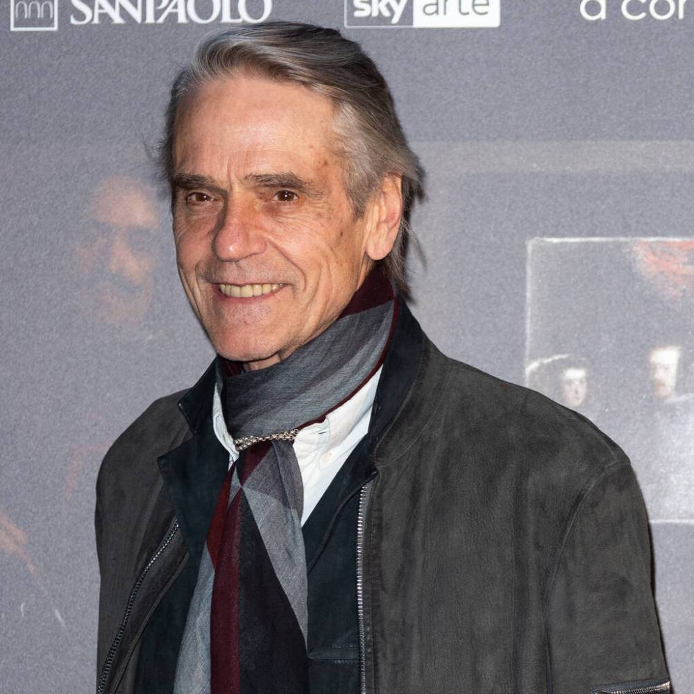 Jeremy Irons disowns past comments on same-sex marriage and sexual harassment - www.peoplemagazine.co.za - Britain - Germany - Berlin