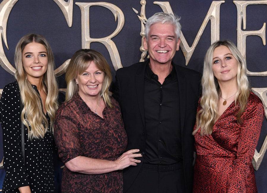 Phillip Schofield enjoys getaway to Paris with supportive wife and daughters - evoke.ie - France